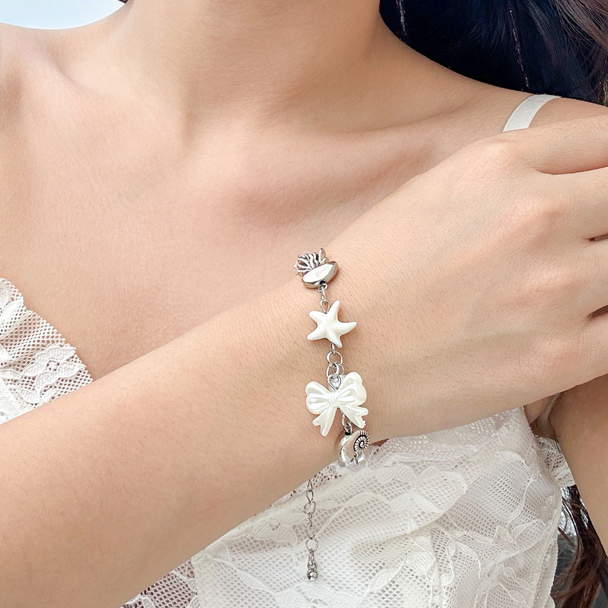 02 White K 2452